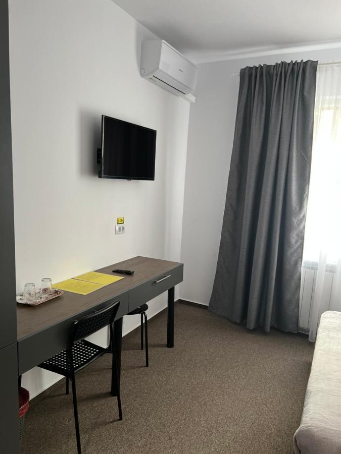 Stef Rooms Tirgu Frumos Luaran gambar