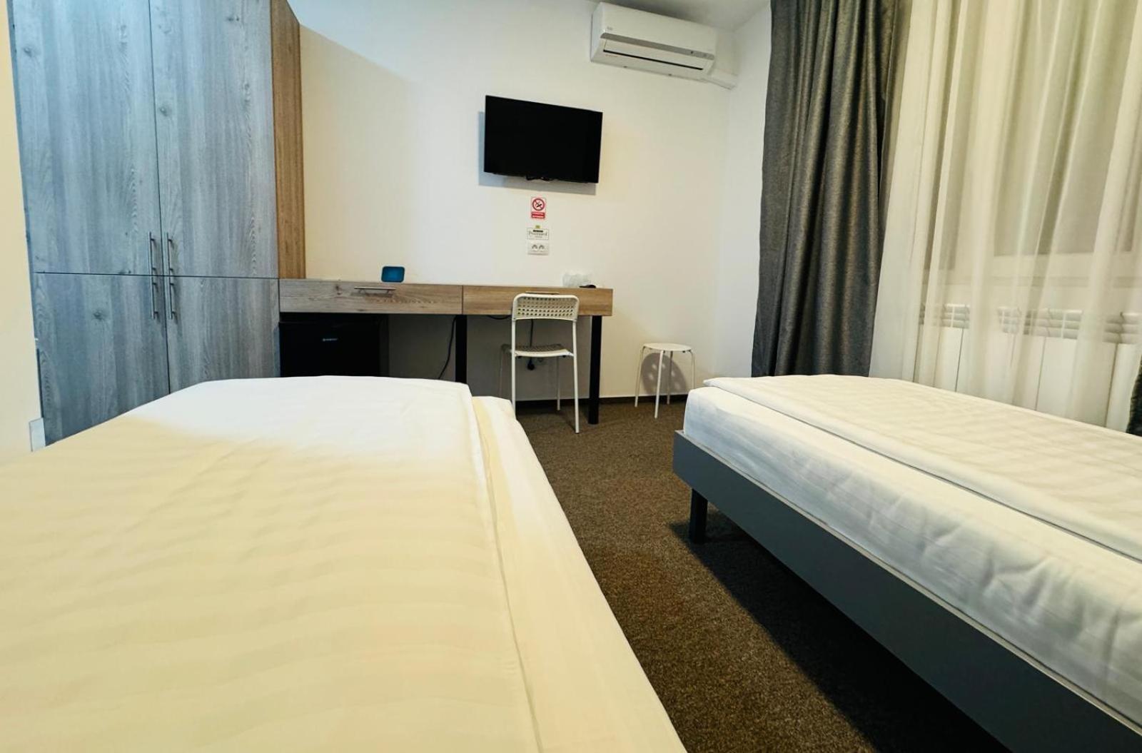 Stef Rooms Tirgu Frumos Luaran gambar
