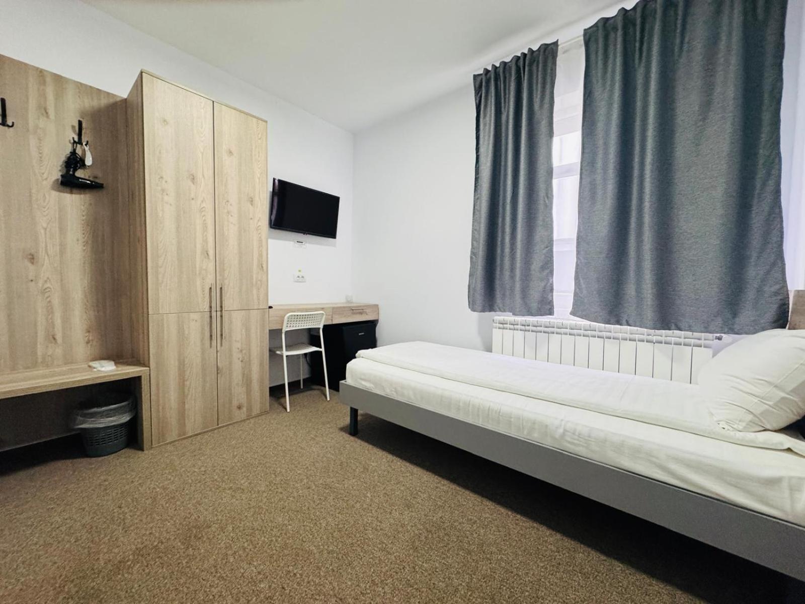 Stef Rooms Tirgu Frumos Luaran gambar
