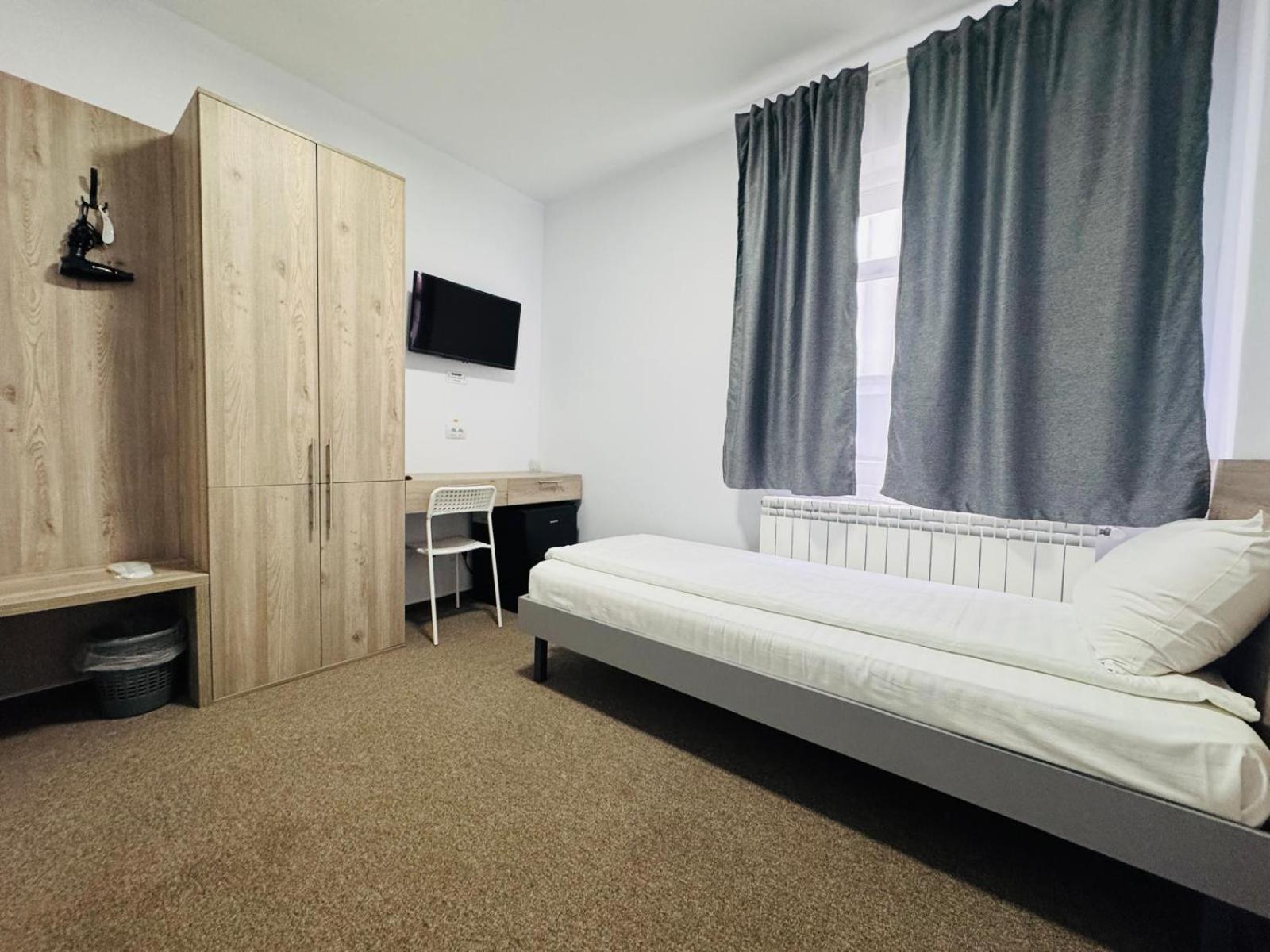 Stef Rooms Tirgu Frumos Luaran gambar